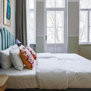 Medium Room